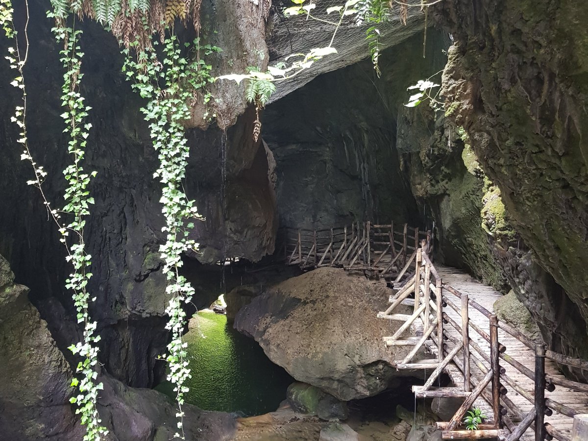 GROTTE DEL CAGLIERON – PRO E&nbsp;CONTRO